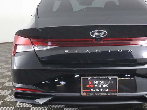 Used 2022 Hyundai Elantra SEL w/ Convenience Package FWD image 15
