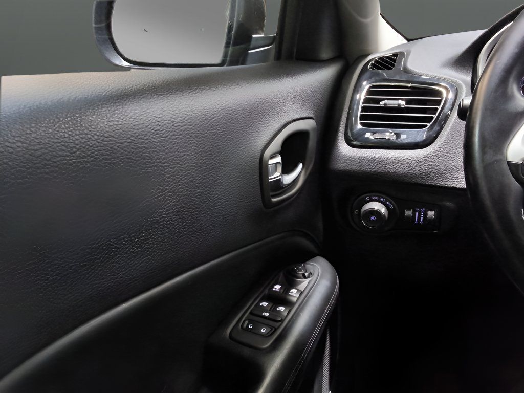 Used 2020 Jeep Compass Latitude FWD image 17