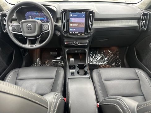 Certified 2025 Volvo XC40 B5 Core image 13
