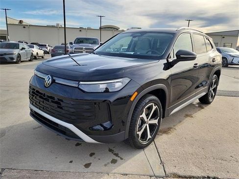 New 2026 Volkswagen Tiguan SE image 8