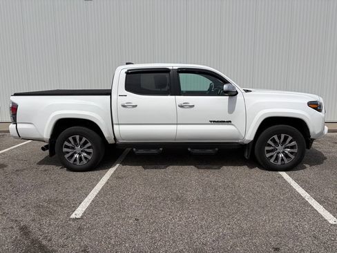 Used 2022 Toyota Tacoma Limited AWD/4WD image 9