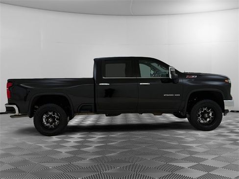 Used 2024 Chevrolet Silverado 2500 LTZ w/ LTZ Premium Package image 2