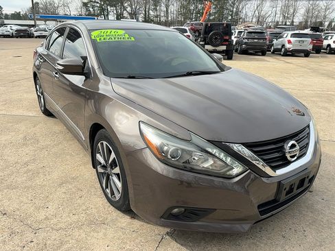 Used 2016 Nissan Altima 2.5 SL w/ 2.5 Technology w/LED Package image 2