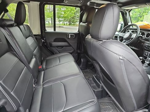 Used 2023 Jeep Wrangler Unlimited Sahara w/ Cold Weather Group AWD/4WD image 16