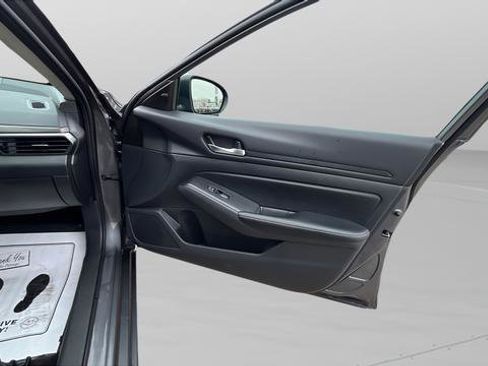 Used 2024 Nissan Altima 2.5 SV FWD image 25
