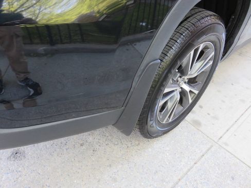 Used 2019 Toyota Highlander LE AWD/4WD image 38
