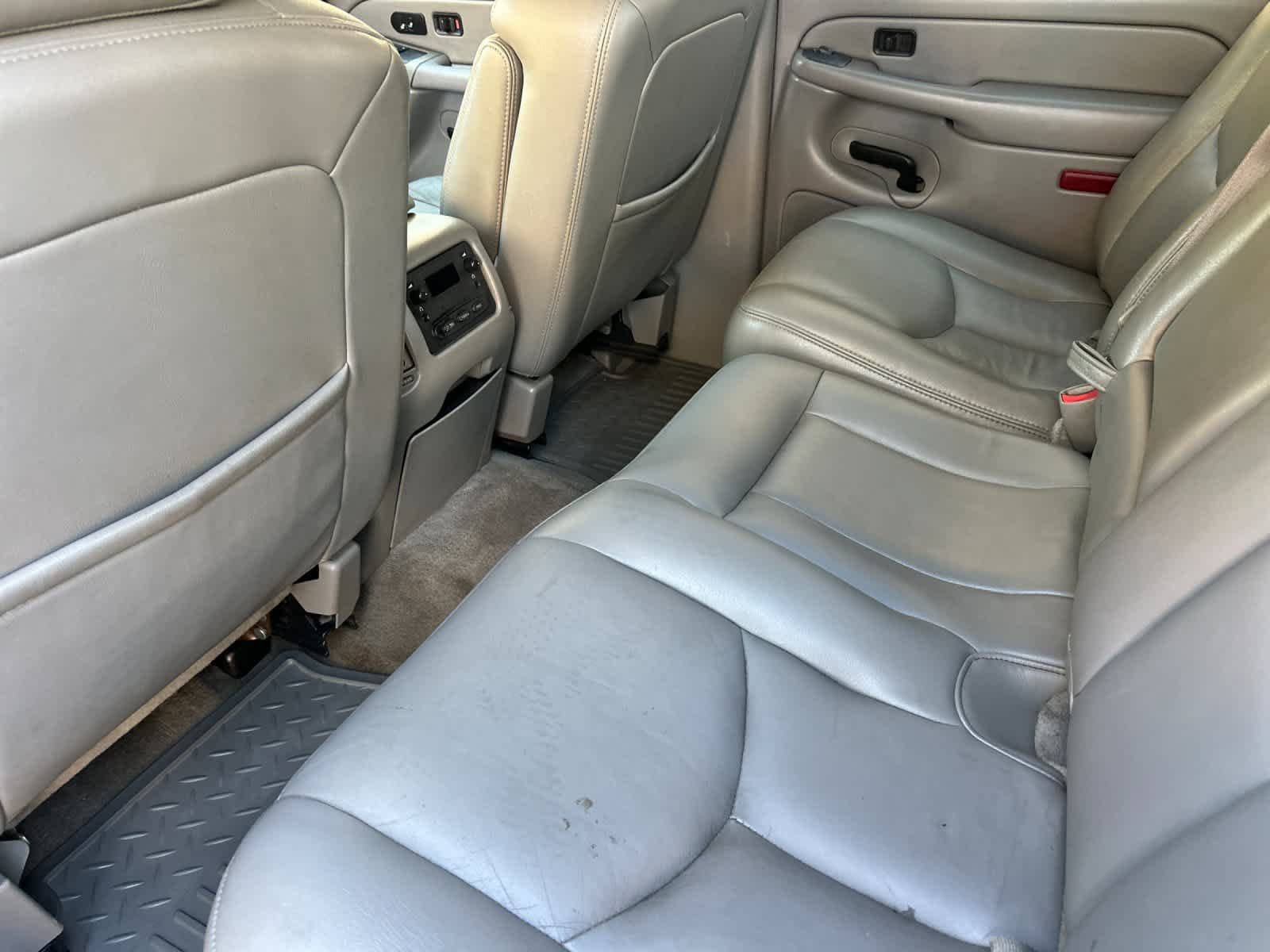 Used 2004 Chevrolet Silverado 2500 LT RWD image 4