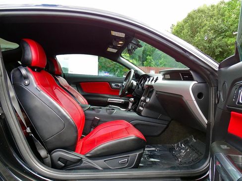 Used 2017 Ford Mustang GT Premium w/ Equipment Group 401A RWD image 34