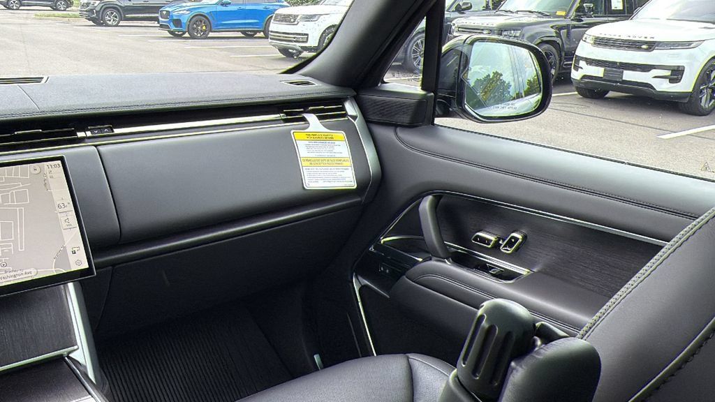 Used 2026 Land Rover Range Rover SE AWD/4WD image 26