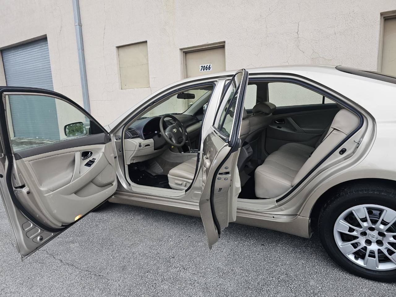Used 2007 Toyota Camry LE FWD image 22