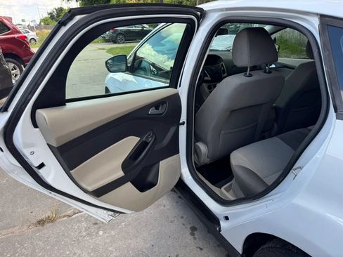 Used 2014 Ford Focus SE w/ SE Winter Package FWD image 17