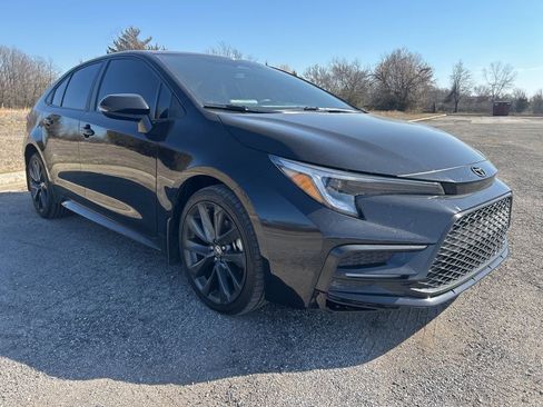 Used 2024 Toyota Corolla SE image 3