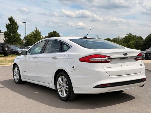 Used 2018 Ford Fusion SE w/ Equipment Group 602A FWD image 9