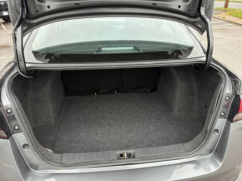 Used 2025 Nissan Versa SV FWD image 29