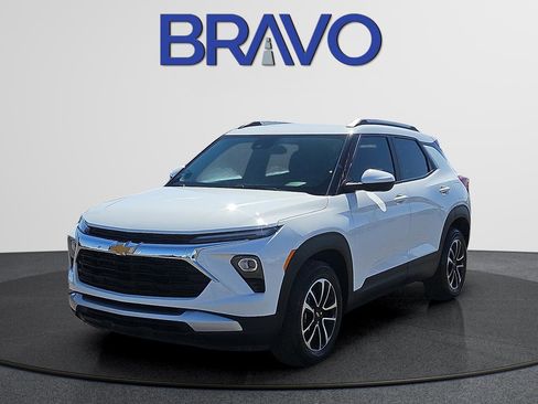 Used 2025 Chevrolet TrailBlazer LT FWD image 1