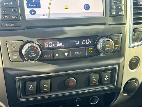 Used 2017 Nissan Titan PRO-4X w/ Pro-4x Convenience Package AWD/4WD image 24
