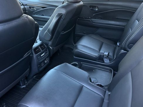 Used 2022 Honda Pilot Touring image 11