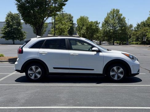 Used 2018 Kia Niro LX FWD image 8