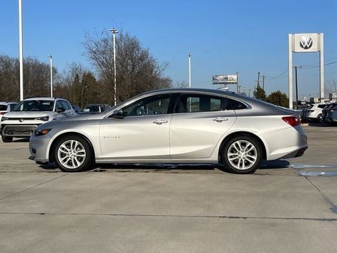 Used 2017 Chevrolet Malibu LT image 3