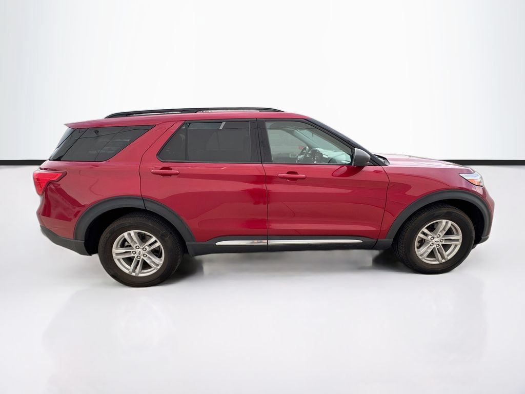 Used 2023 Ford Explorer XLT w/ Equipment Group 202A AWD/4WD image 4