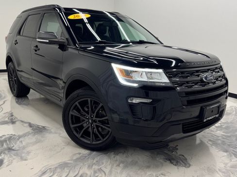 Used 2018 Ford Explorer XLT w/ Equipment Group 202A AWD/4WD image 2