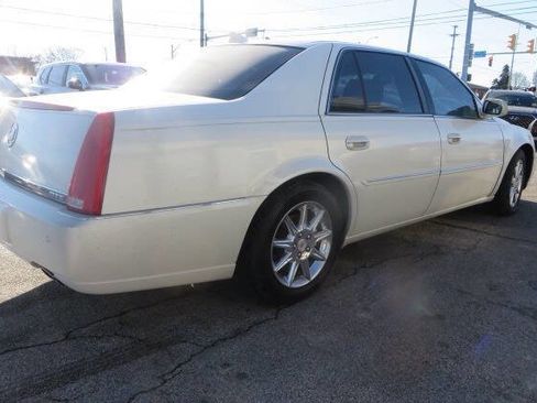 Used 2010 Cadillac DTS Luxury image 24
