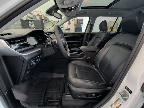 Used 2023 Jeep Grand Cherokee 4WD 4xe image 10