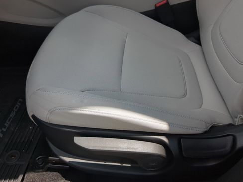 Used 2025 Hyundai Tucson SE FWD image 14