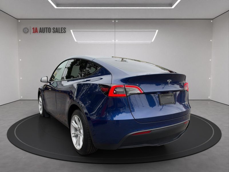 Used 2021 Tesla Model Y Long Range AWD/4WD image 3