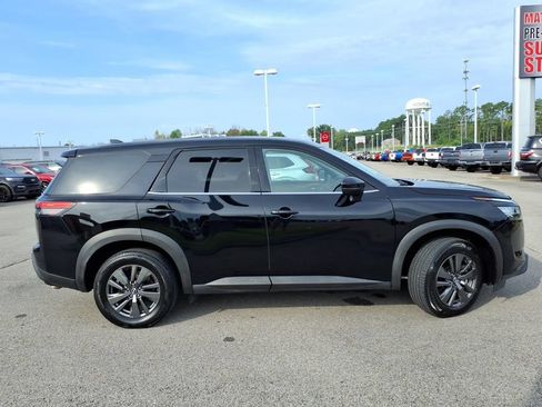 Certified 2022 Nissan Pathfinder S FWD image 2