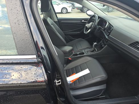 Used 2024 Volkswagen Jetta SE FWD image 6