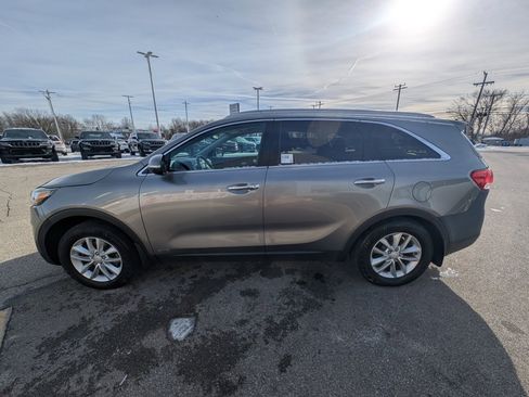 Used 2016 Kia Sorento LX w/ LX Convenience Package image 8