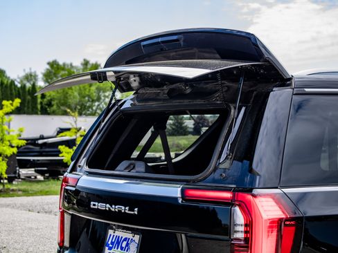Used 2025 GMC Yukon Denali AWD/4WD image 18
