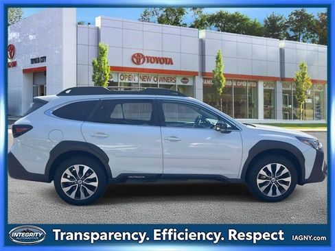 Used 2023 Subaru Outback Limited image 5