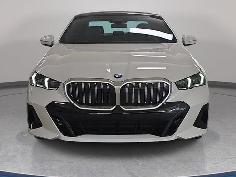 Used 2026 BMW 530i w/ Executive Package RWD image 3