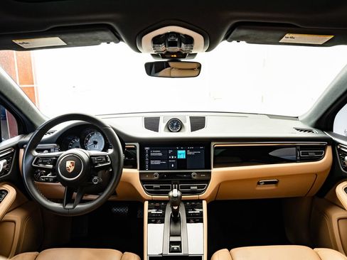 Certified 2023 Porsche Macan S AWD/4WD image 6
