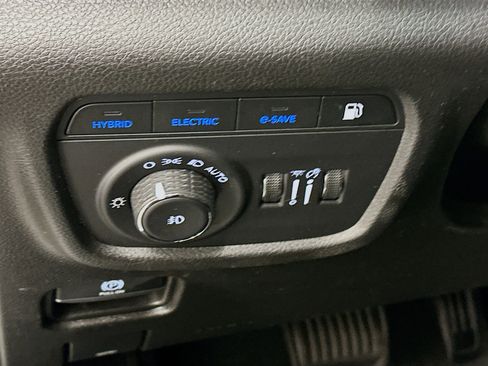 Used 2023 Jeep Grand Cherokee 4WD 4xe w/ Luxury Tech Group II image 17