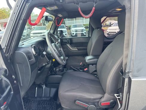 Used 2018 Jeep Wrangler Sport image 9
