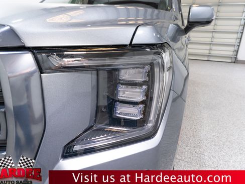 Used 2022 GMC Yukon XL AT4 image 8