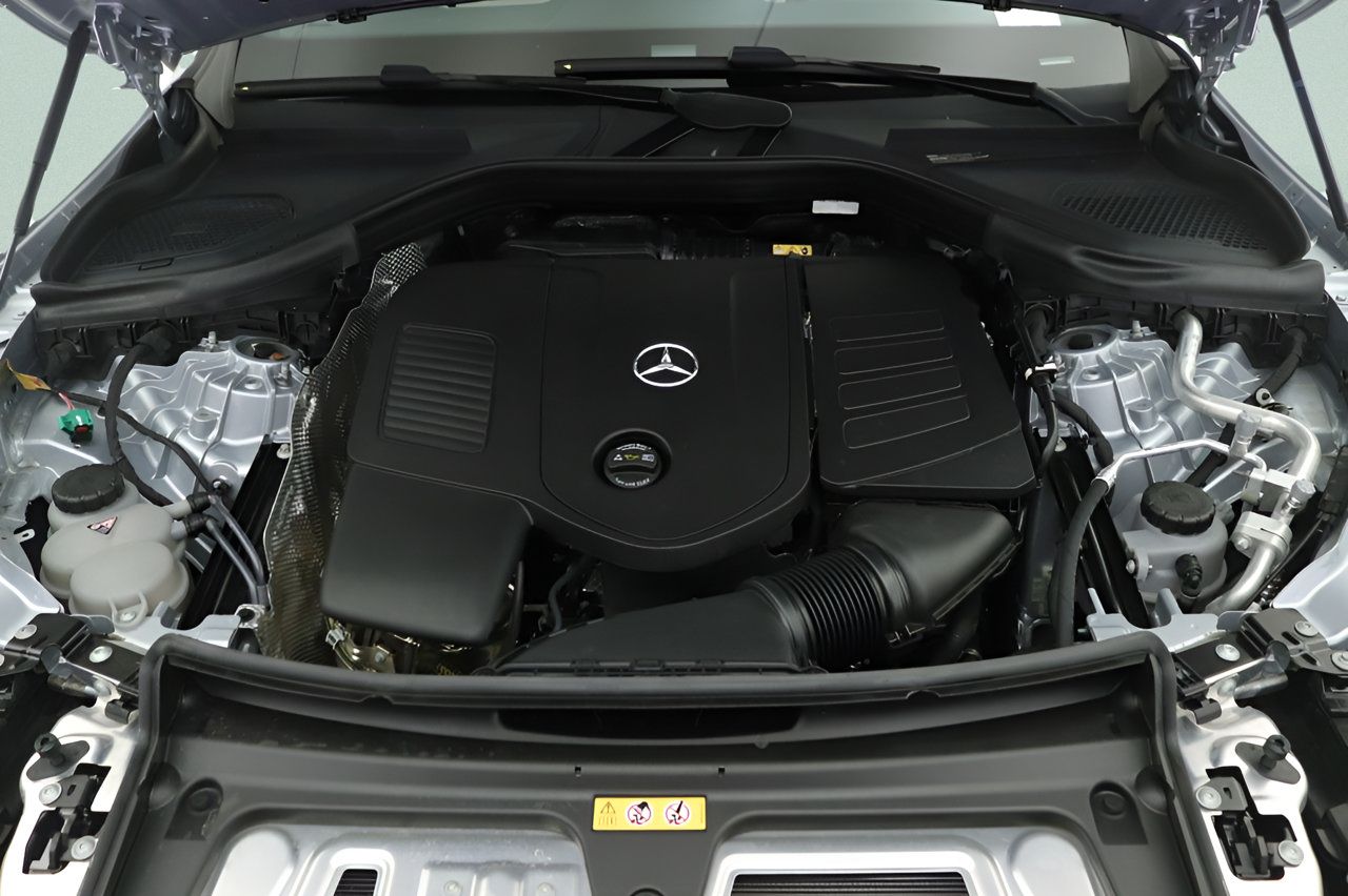 Used 2025 Mercedes-Benz GLC 350e 4MATIC image 24