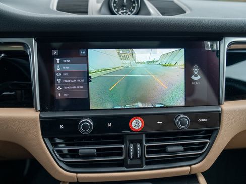 Used 2025 Porsche Macan image 18