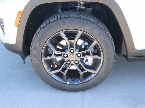 New 2025 Jeep Grand Cherokee Limited image 19