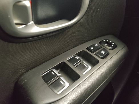 Used 2019 Kia Soul FWD image 27