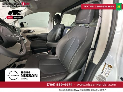 Used 2023 Chrysler Voyager LX image 15