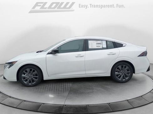 New 2026 Nissan Sentra SL w/ Floor Mat Package FWD image 4
