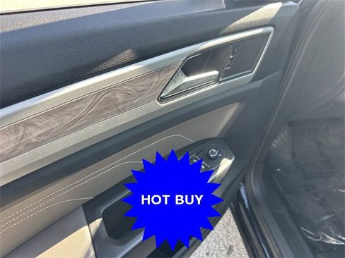 Certified 2022 Volkswagen Atlas Cross Sport SE image 16