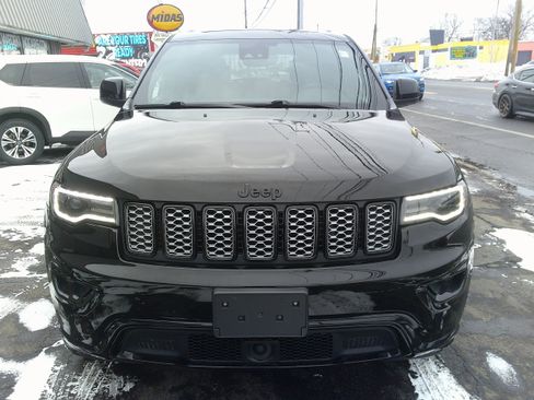 Used 2022 Jeep Grand Cherokee Laredo X image 10