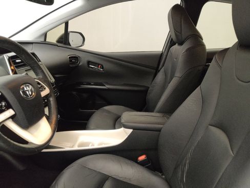 Used 2016 Toyota Prius Four image 17
