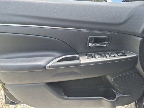 Used 2025 Mitsubishi Outlander Sport SE AWD/4WD image 11