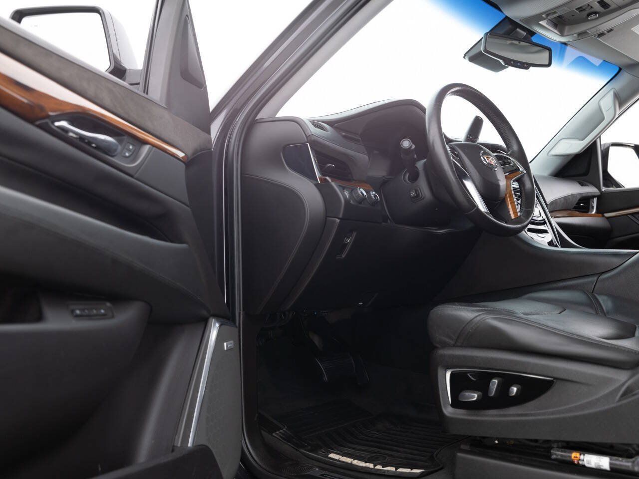 Used 2015 Cadillac Escalade Premium AWD/4WD image 24